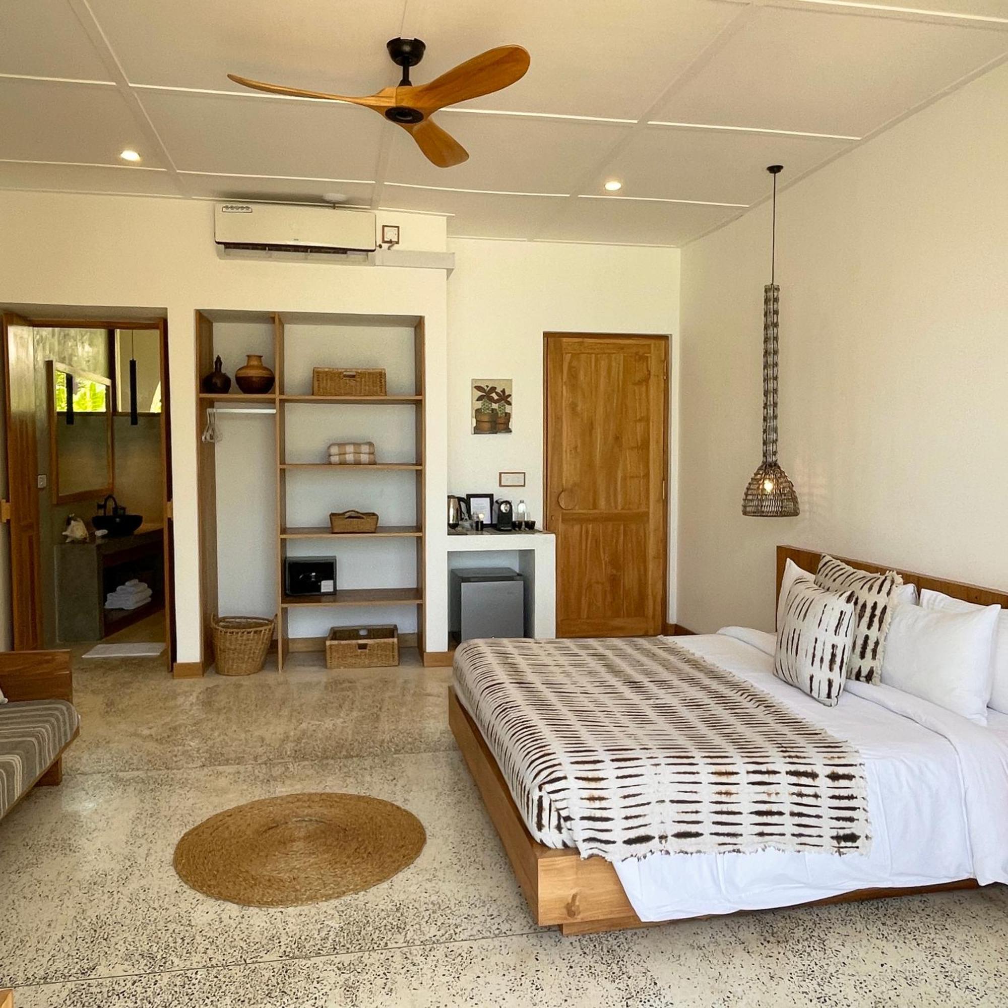 La Playa Beach Club Dikwella Eksteriør billede
